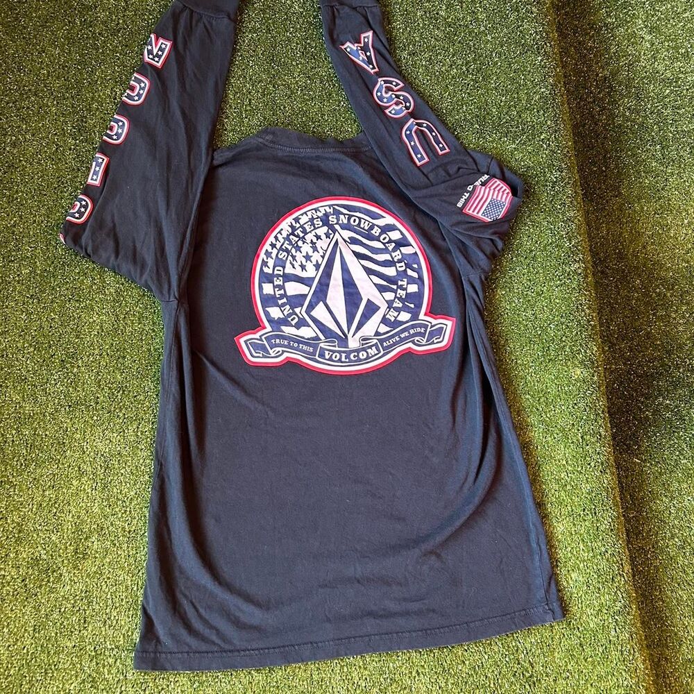 Volcom Men's Navy and Black T-shirt